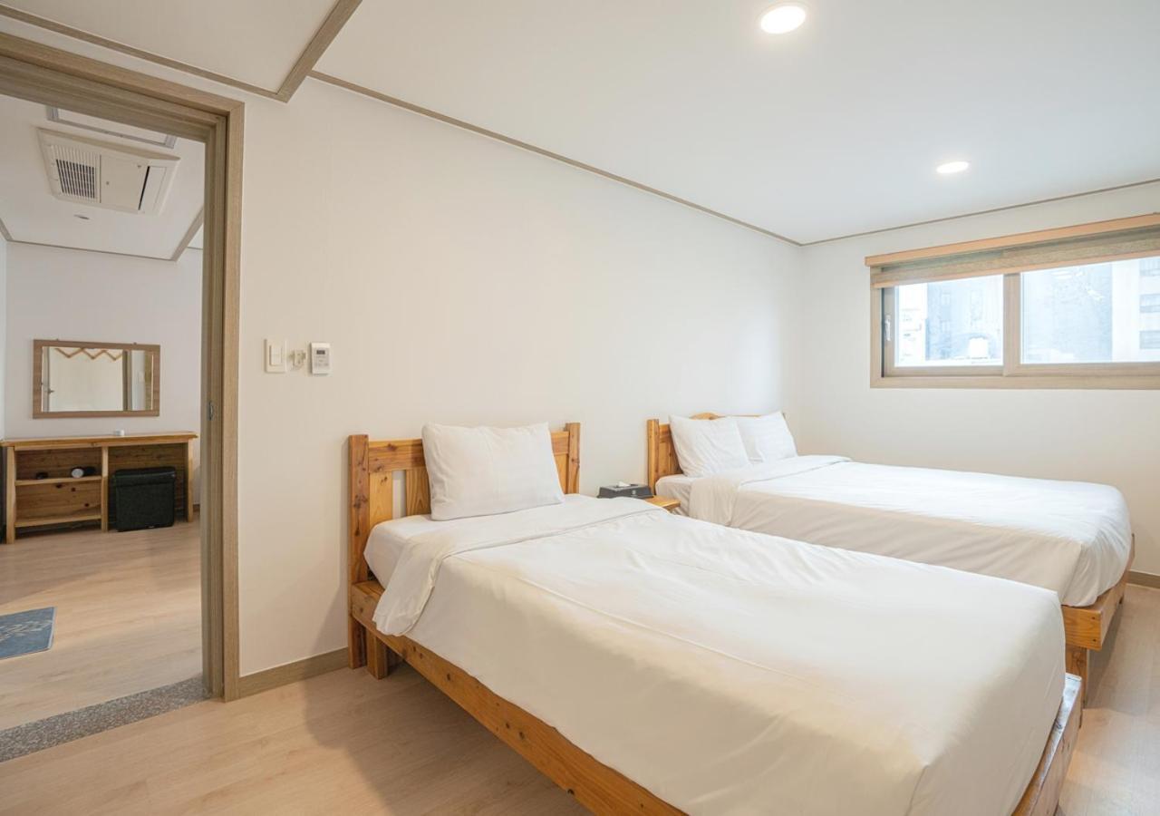 J2 Family Hotel Jeju Exterior photo