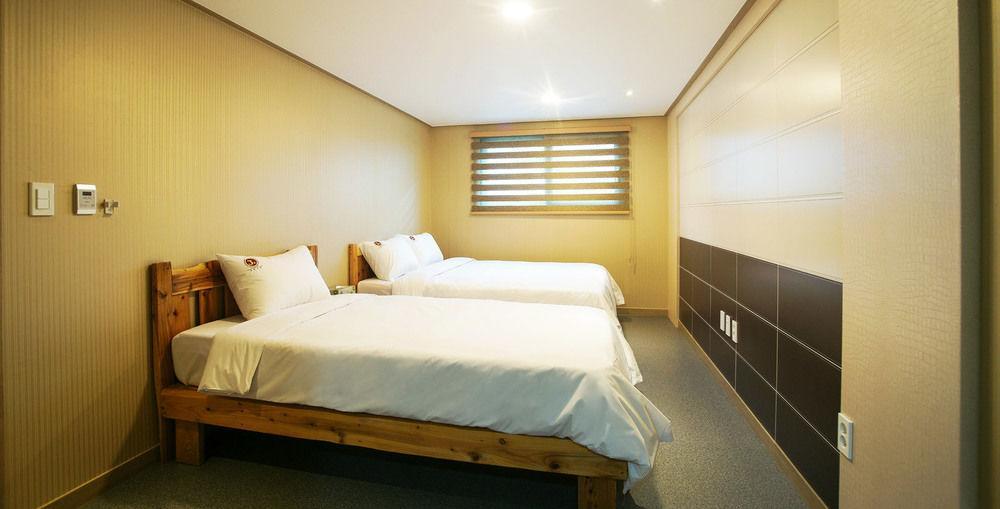 J2 Family Hotel Jeju Exterior photo