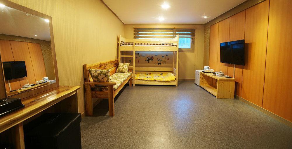 J2 Family Hotel Jeju Exterior photo