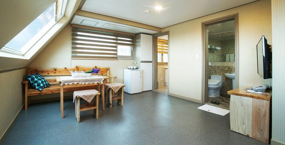 J2 Family Hotel Jeju Exterior photo