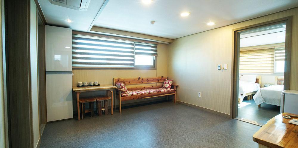J2 Family Hotel Jeju Exterior photo