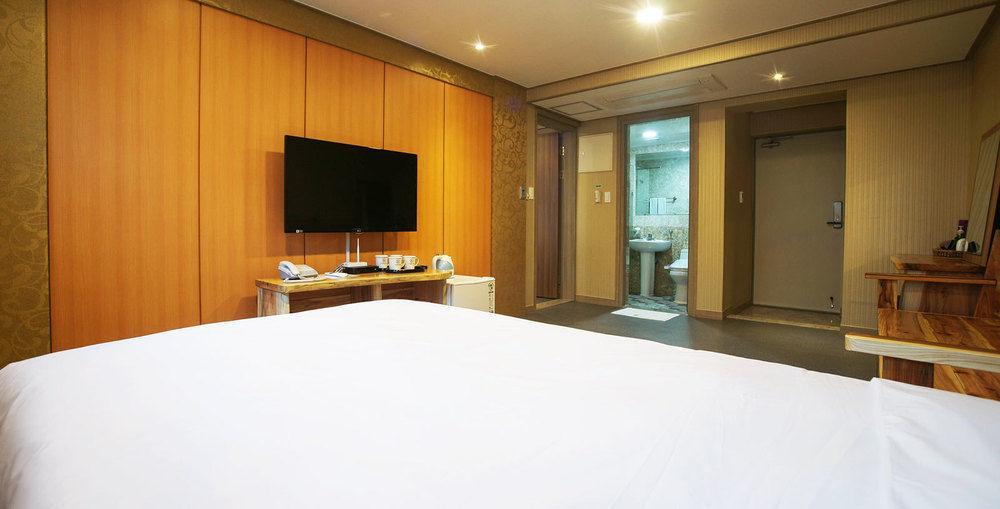 J2 Family Hotel Jeju Exterior photo